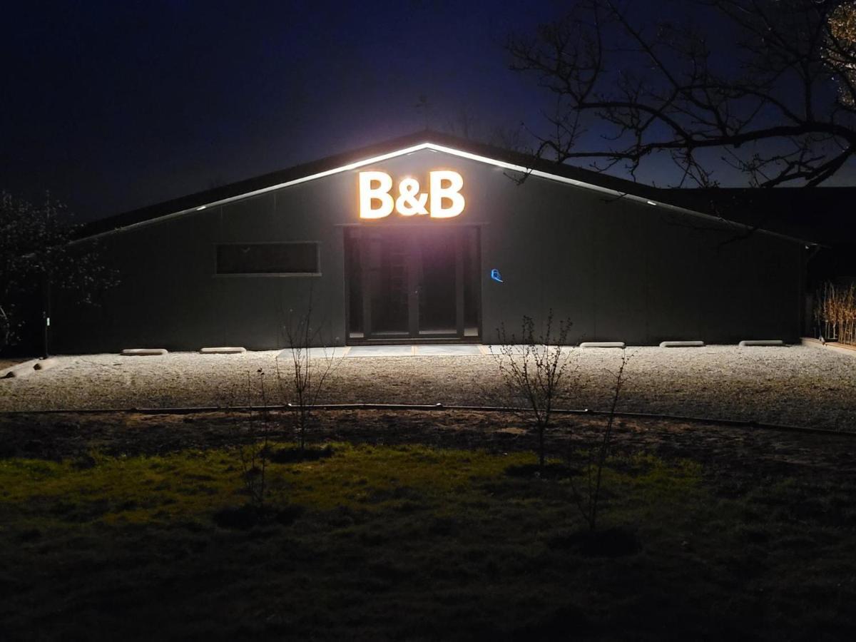 Bed and Breakfast Hippe Schuur Tytsjerk Экстерьер фото