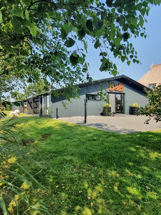 Bed and Breakfast Hippe Schuur Tytsjerk Экстерьер фото